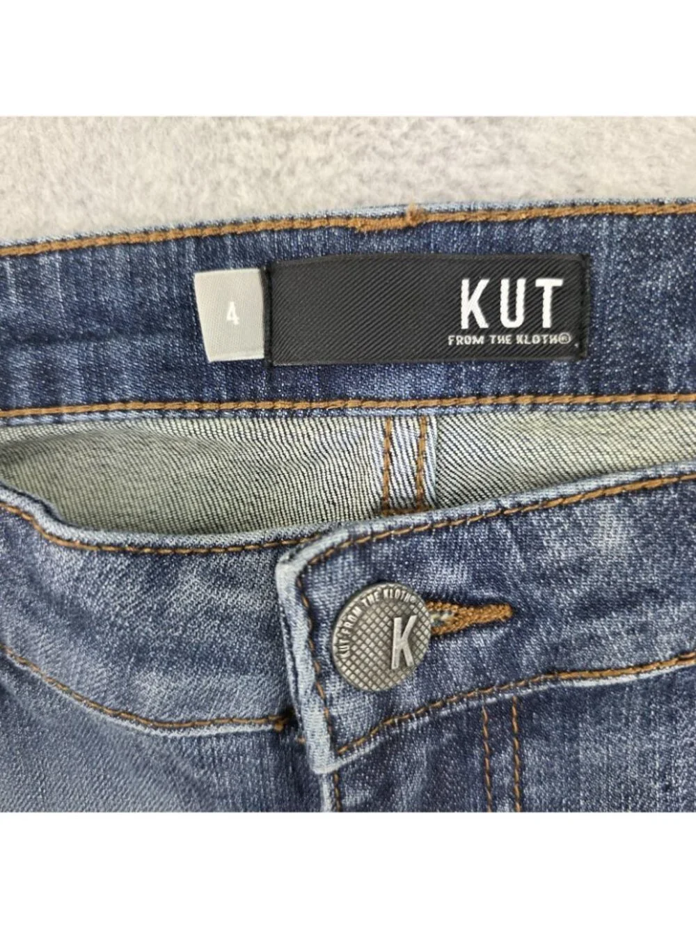 KUT From The Kloth Gidget Shorts Womens 4 Blue Fray Raw Hem Denim Stretch Casual
